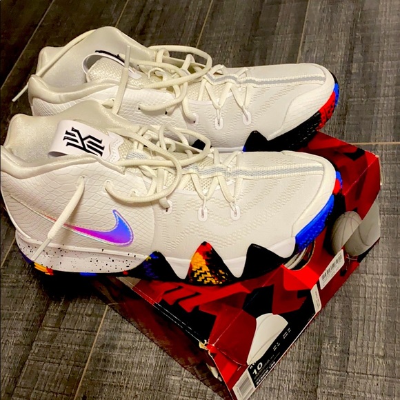 Nike Kyrie 4 NCAA - Picture 6 of 7